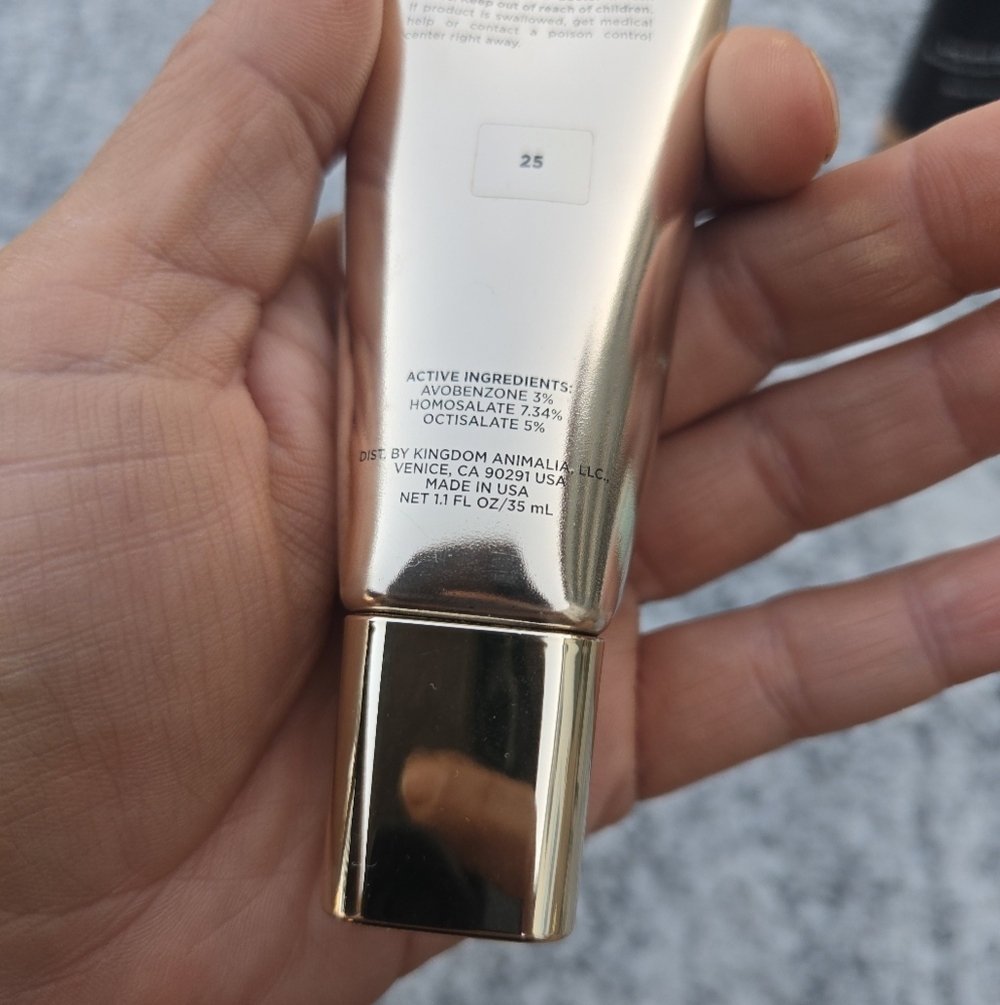 Hourglass Illusion Luminous Glow Foundation SPF 30 Shade 21 - Picture 7 of 11